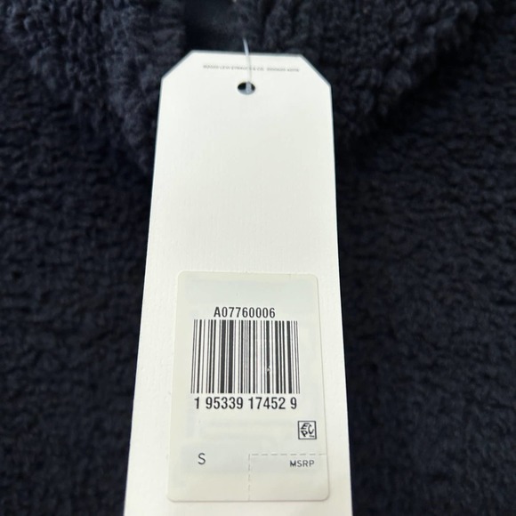 LEVI'S Aura Sherpa Black NWT size Small - Picture 6 of 7